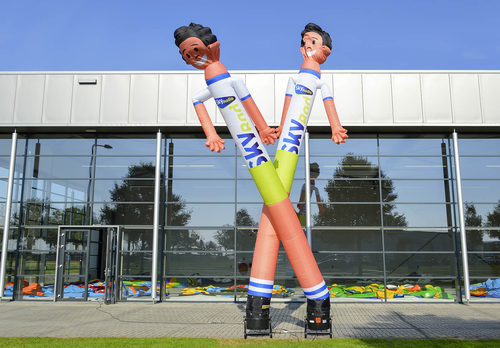 Maatwerk Sky Radio 3D skydancer opblaasbaar bestellen bij JB Inflatables Nederland. Vraag nu gratis ontwerp aan voor opblaasbare airdancer in eigen huisstijl