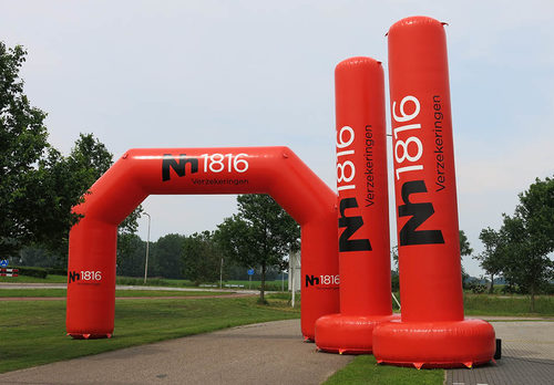 Opblaasbare reclameboog en pilaren van NH1816 verzekeringen te koop bij JB Inflatables Nederland. Bestel nu op maat gemaakte opblaasbare reclamebogen en pilaren