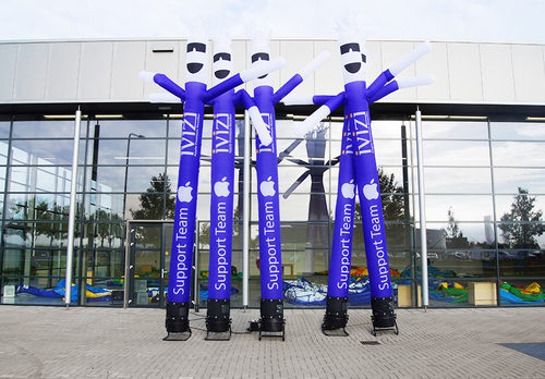 Opblaasbare Ivizi skydancer op maat gemaakt bij JB Promotions Nederland; specialist in opblaasbare reclame artikelen zoals inflatable tubes