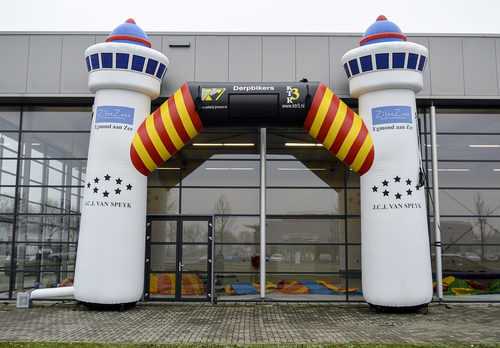 Koop gepersonaliseerde Derpbikers Egmond aan Zee reclameboog bij JB Inflatables Nederland online.  Bestel nu op maat gemaakte opblaasbare reclamebogen