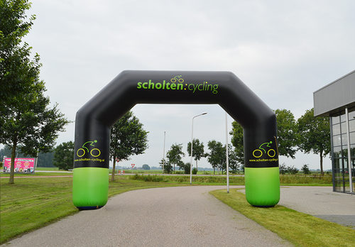 Bestel op maat gemaakte Scholten cycling start & finish boog voor alle evenementen bij JB Promotions Nederland. Vraag nu gratis ontwerp aan voor opblaasbare reclameboog in eigen huisstijl